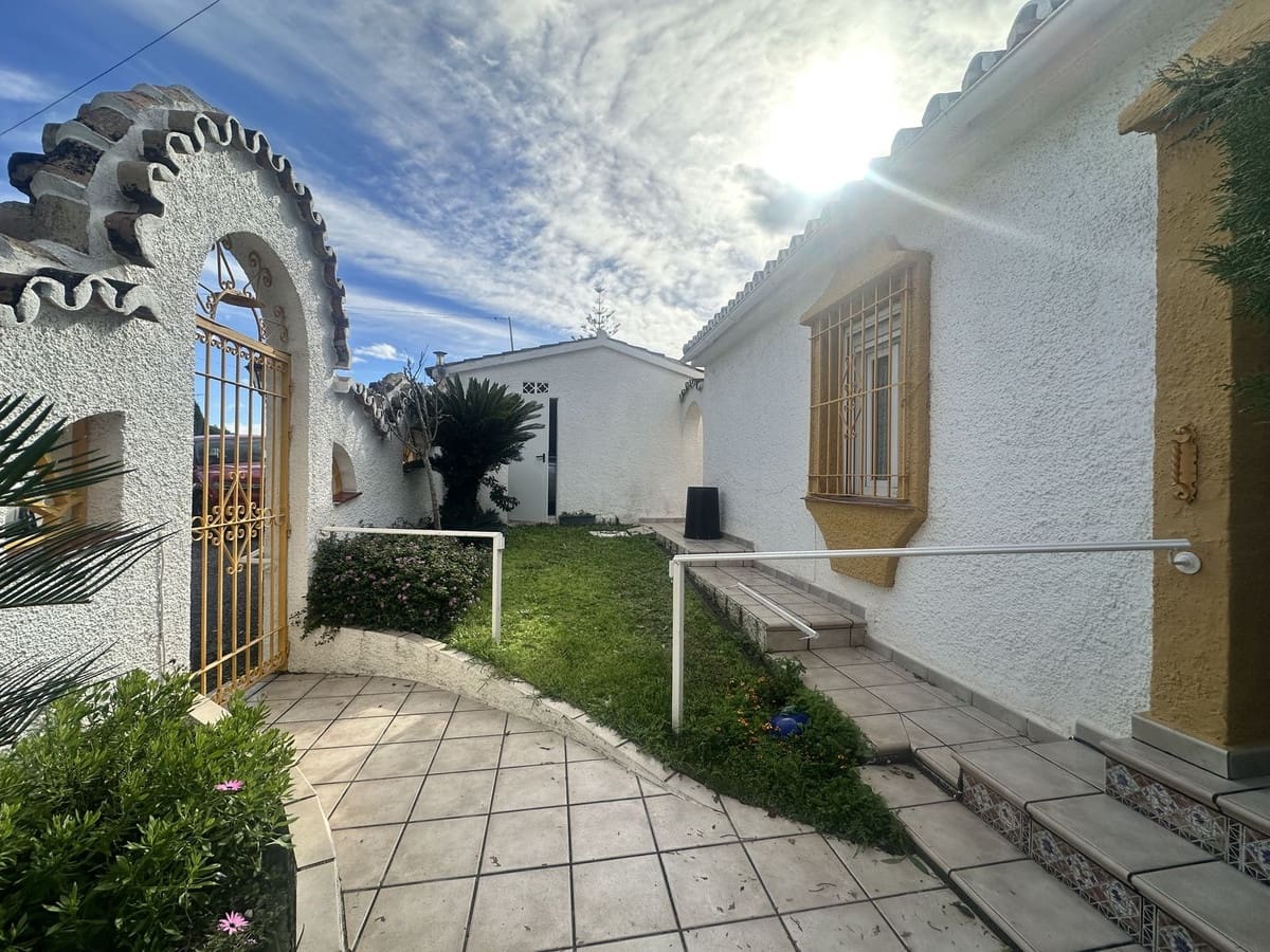 3 soverom Villa til salgs i Calahonda med svømmebasseng garasje - € 650 000 (Ref: 10054408)