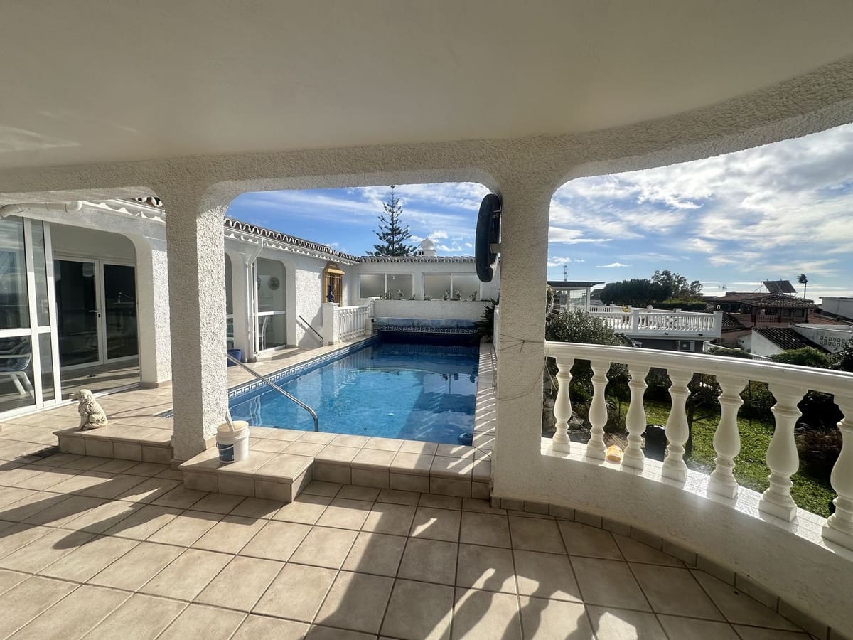 3 soverom Villa til salgs i Calahonda med svømmebasseng garasje - € 650 000 (Ref: 10054408)