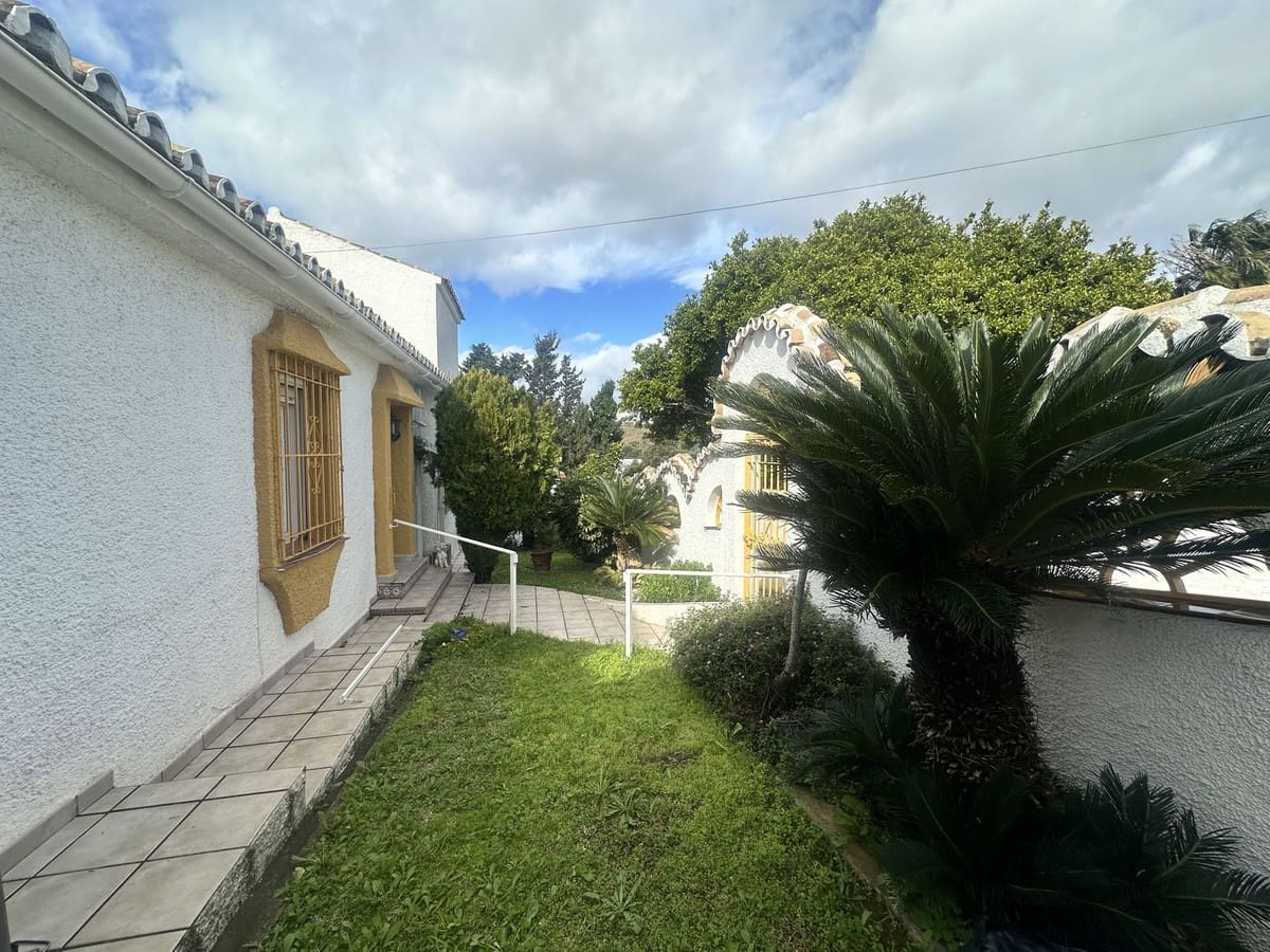 3 soverom Villa til salgs i Calahonda med svømmebasseng garasje - € 650 000 (Ref: 10054408)