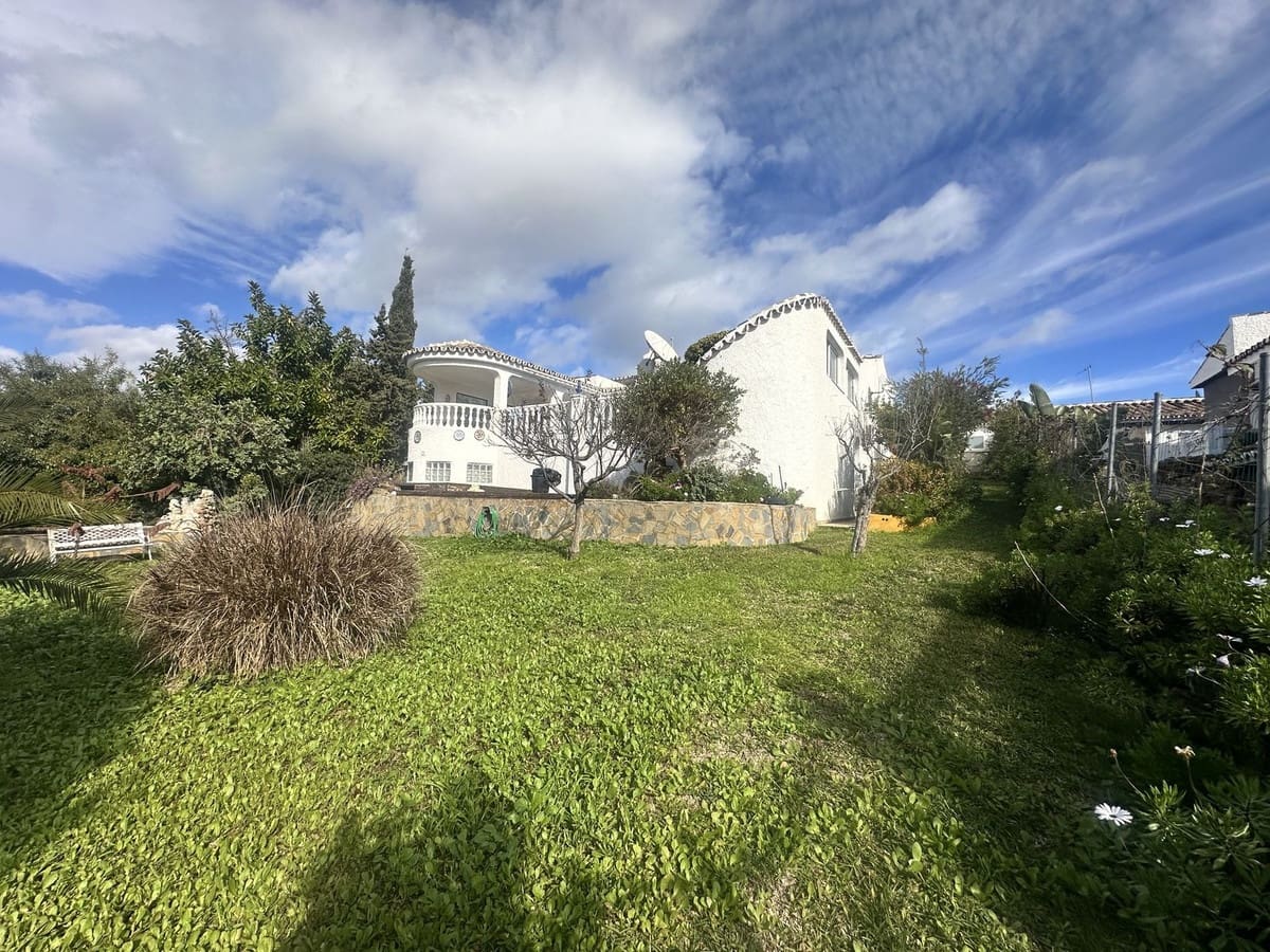 3 soverom Villa til salgs i Calahonda med svømmebasseng garasje - € 650 000 (Ref: 10054408)