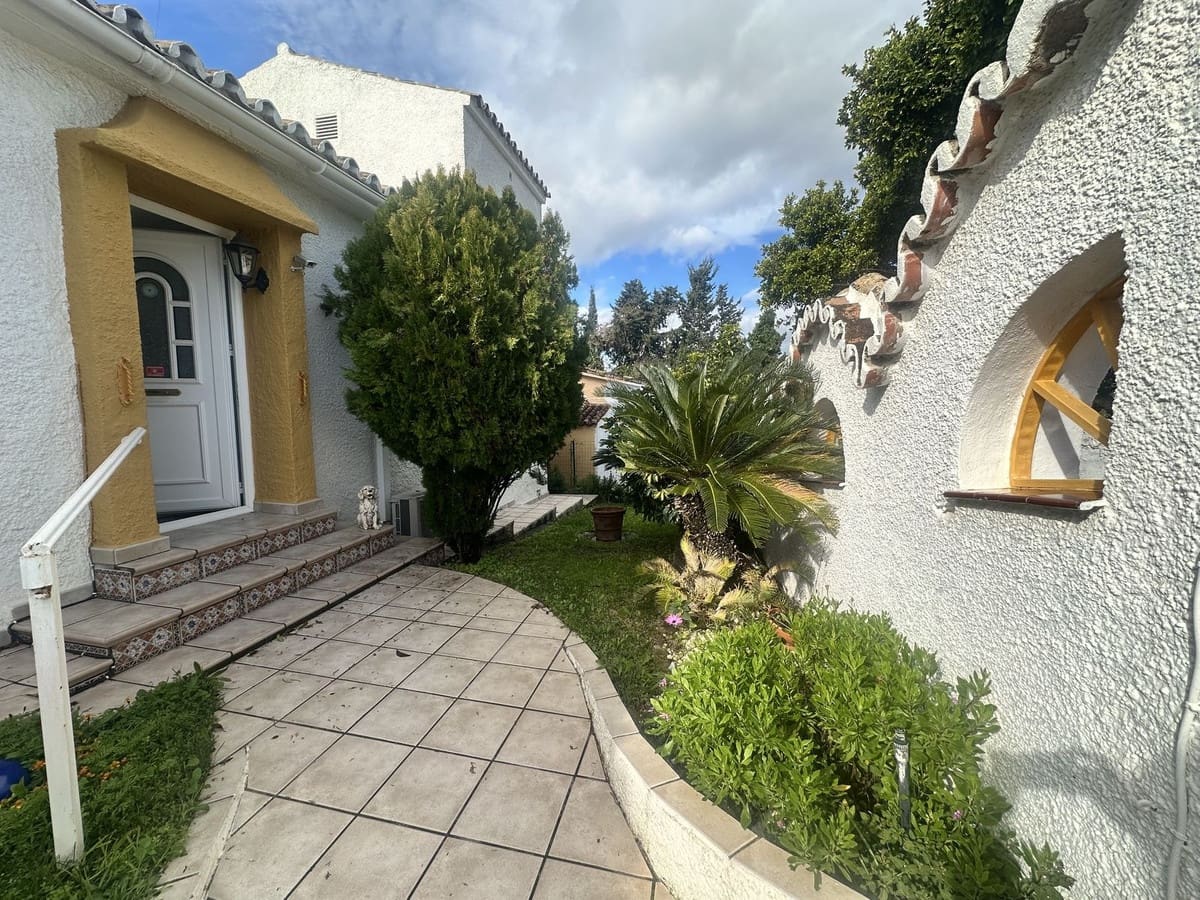 3 soverom Villa til salgs i Calahonda med svømmebasseng garasje - € 650 000 (Ref: 10054408)