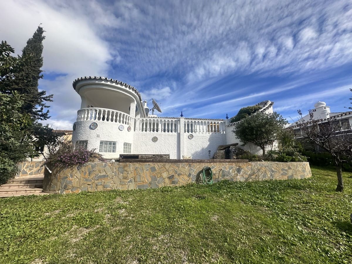 3 soverom Villa til salgs i Calahonda med svømmebasseng garasje - € 650 000 (Ref: 10054408)