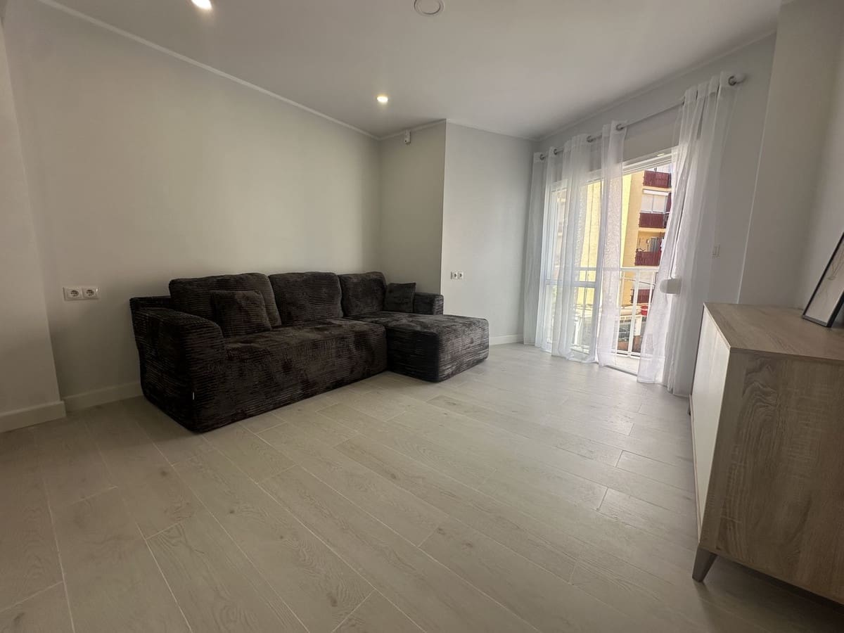 2 bedroom Apartment for sale in Fuengirola - € 217,000 (Ref: 10073118)