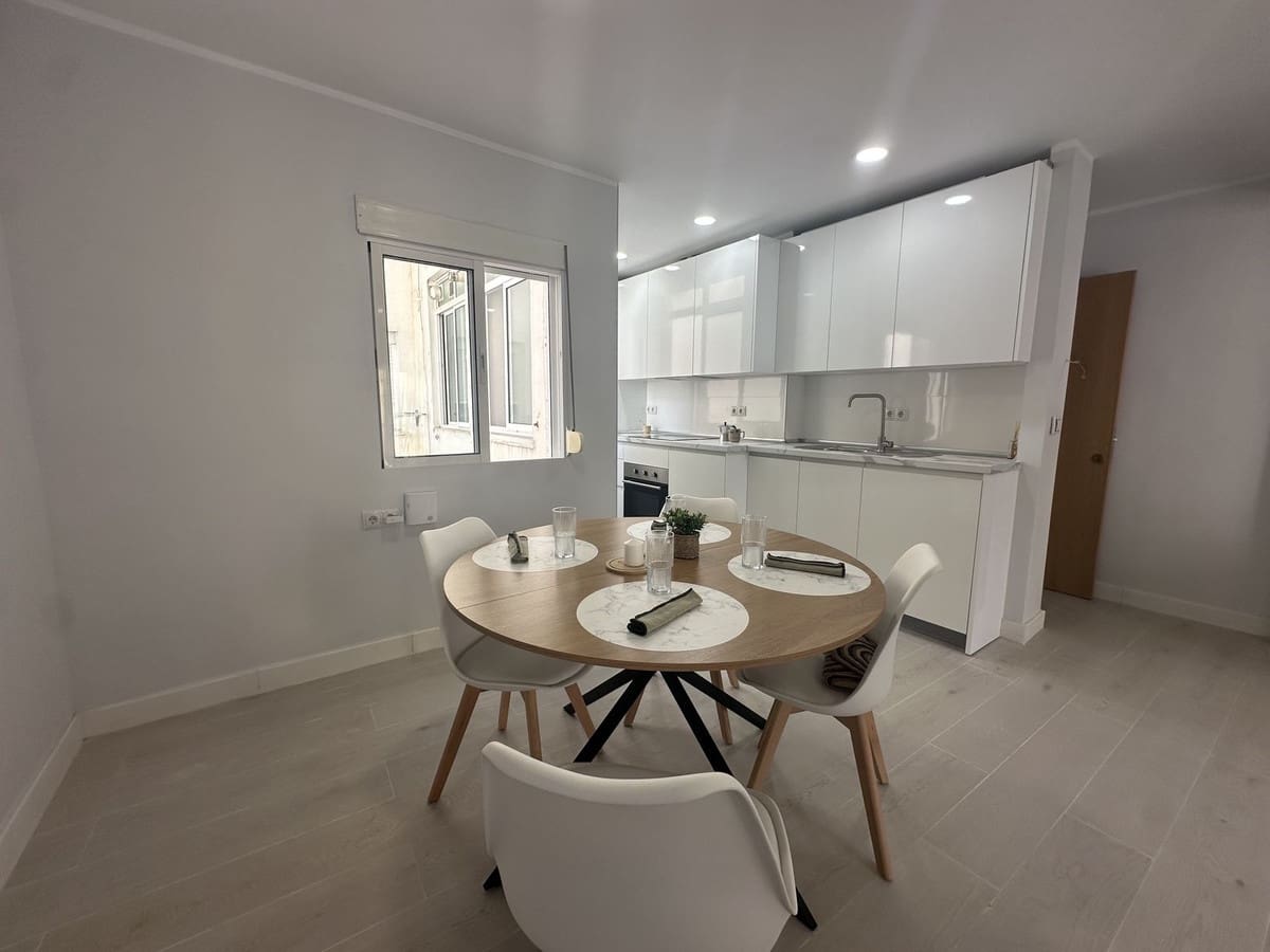 2 bedroom Apartment for sale in Fuengirola - € 217,000 (Ref: 10073118)