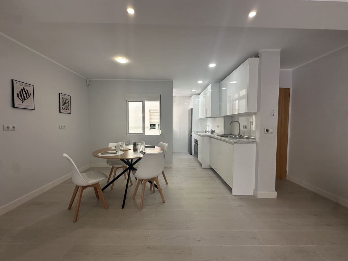 2 bedroom Apartment for sale in Fuengirola - € 217,000 (Ref: 10073118)