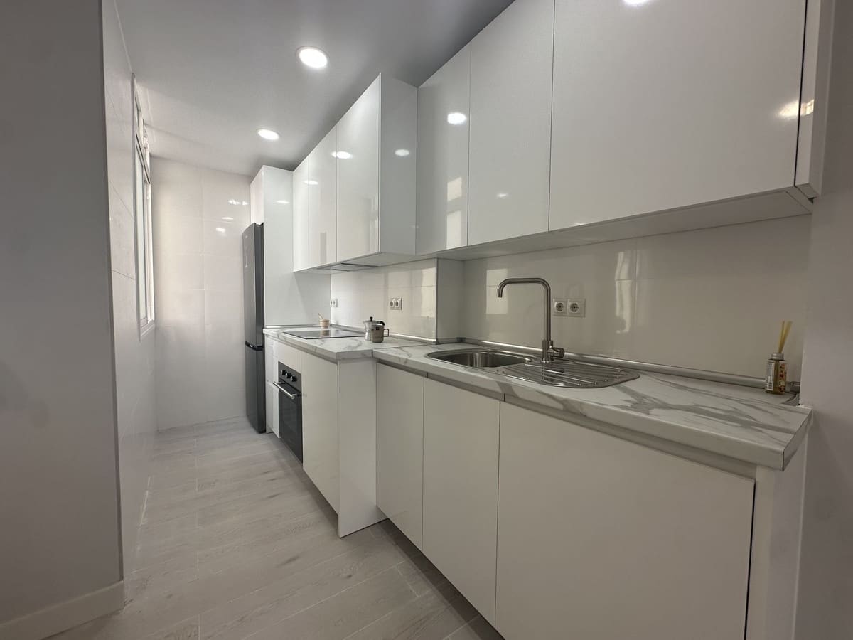2 bedroom Apartment for sale in Fuengirola - € 217,000 (Ref: 10073118)