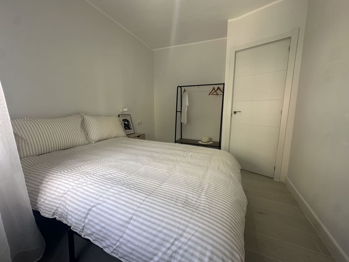 2 bedroom Apartment for sale in Fuengirola - € 217,000 (Ref: 10073118)