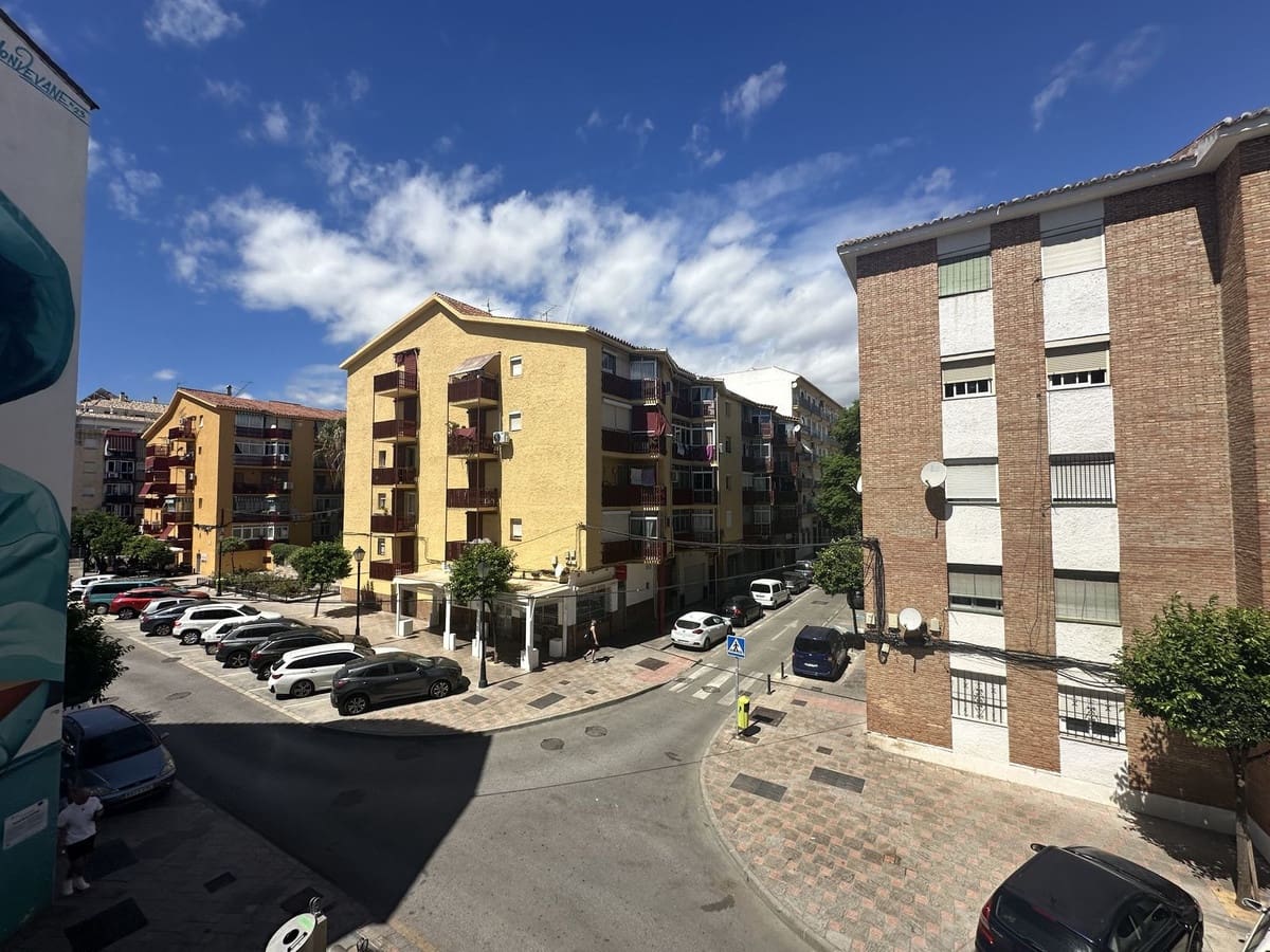 2 bedroom Apartment for sale in Fuengirola - € 217,000 (Ref: 10073118)