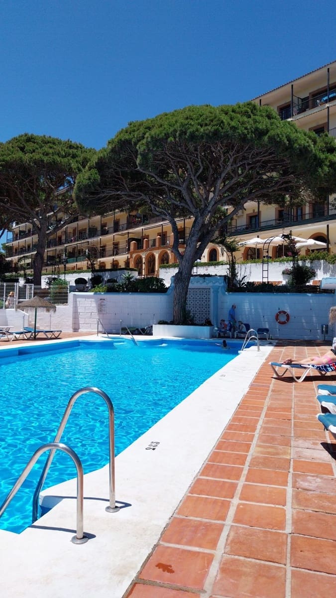 2 quarto Apartamento de Praia para venda em Calahonda com piscina - 390 000 € (Ref: 10153888)
