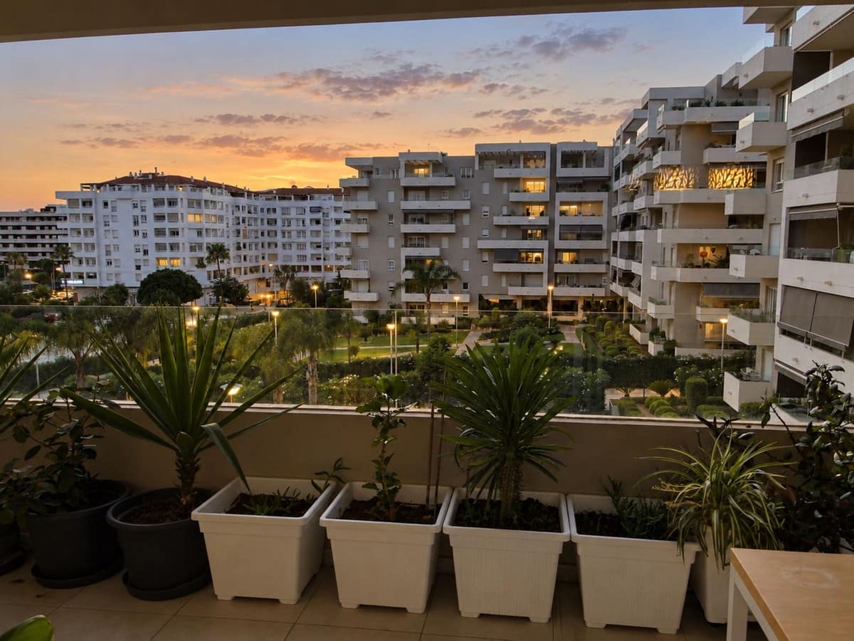 3 bedroom Apartment for sale in Nueva Andalucia with pool garage - € 440,000 (Ref: 10154189)