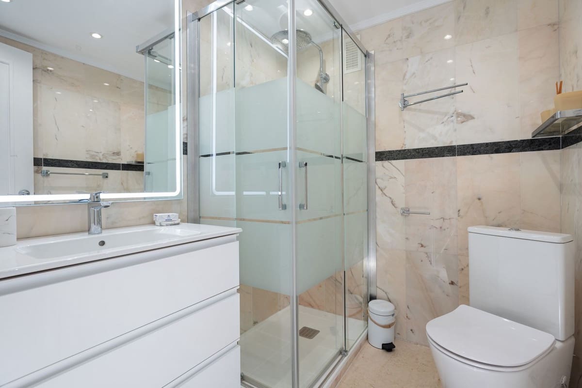 2 Zimmer Strandapartment zu verkaufen in Marbella mit Pool Garage - 1.190.000 € (Ref: 10174270)