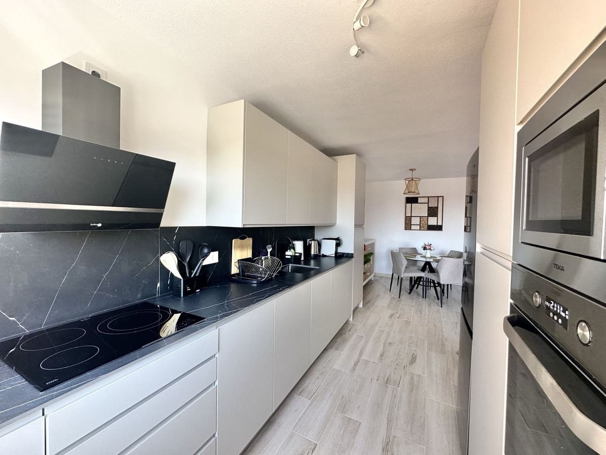 2 bedroom Beach Apartment for sale in Calahonda with garage - € 385,000 (Ref: 8292250)