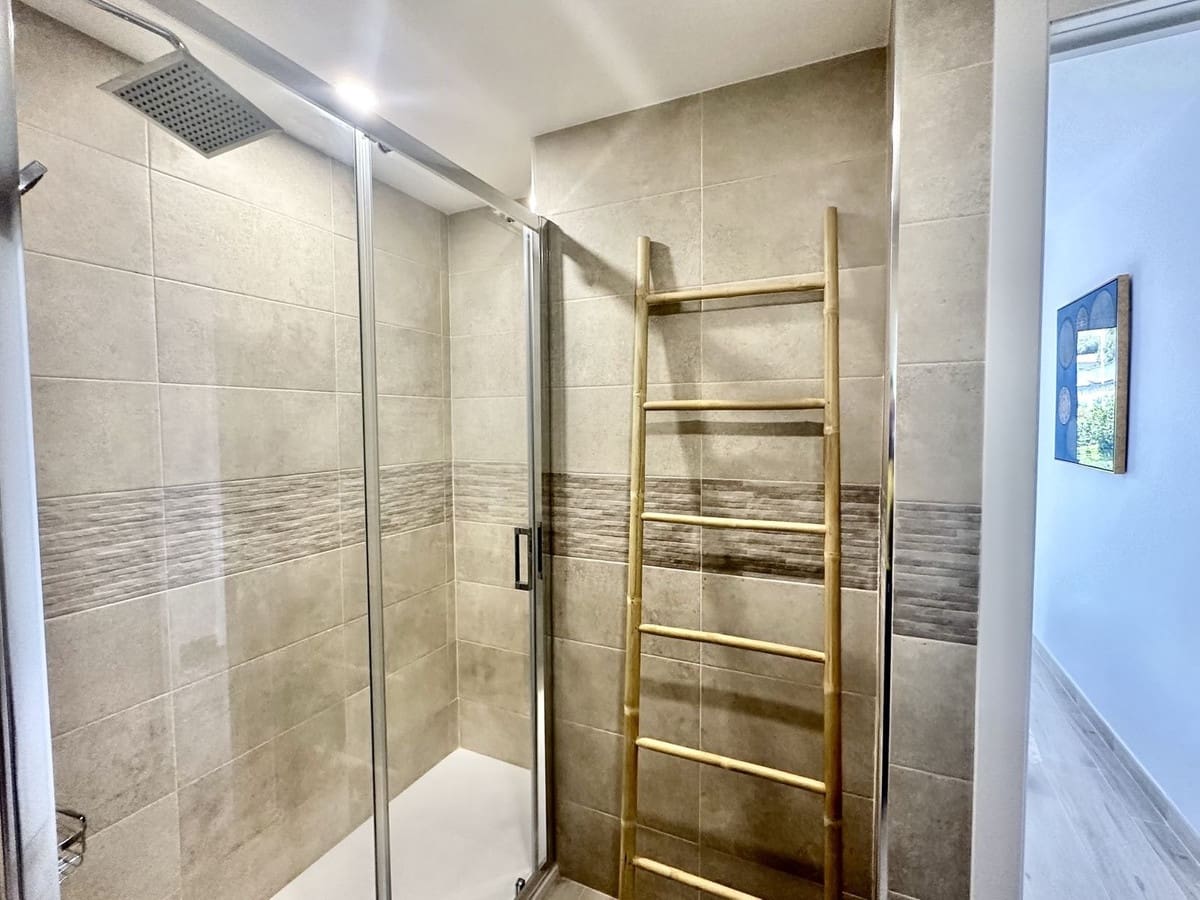 2 bedroom Beach Apartment for sale in Calahonda with garage - € 385,000 (Ref: 8292250)