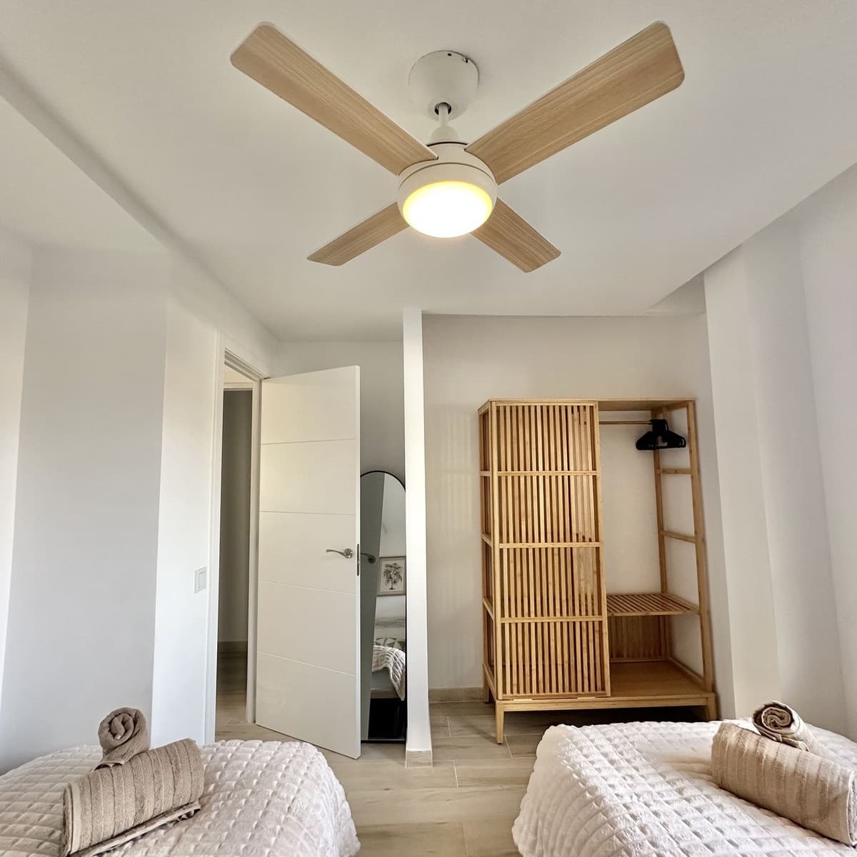 2 bedroom Beach Apartment for sale in Calahonda with garage - € 409,500 (Ref: 8292250)