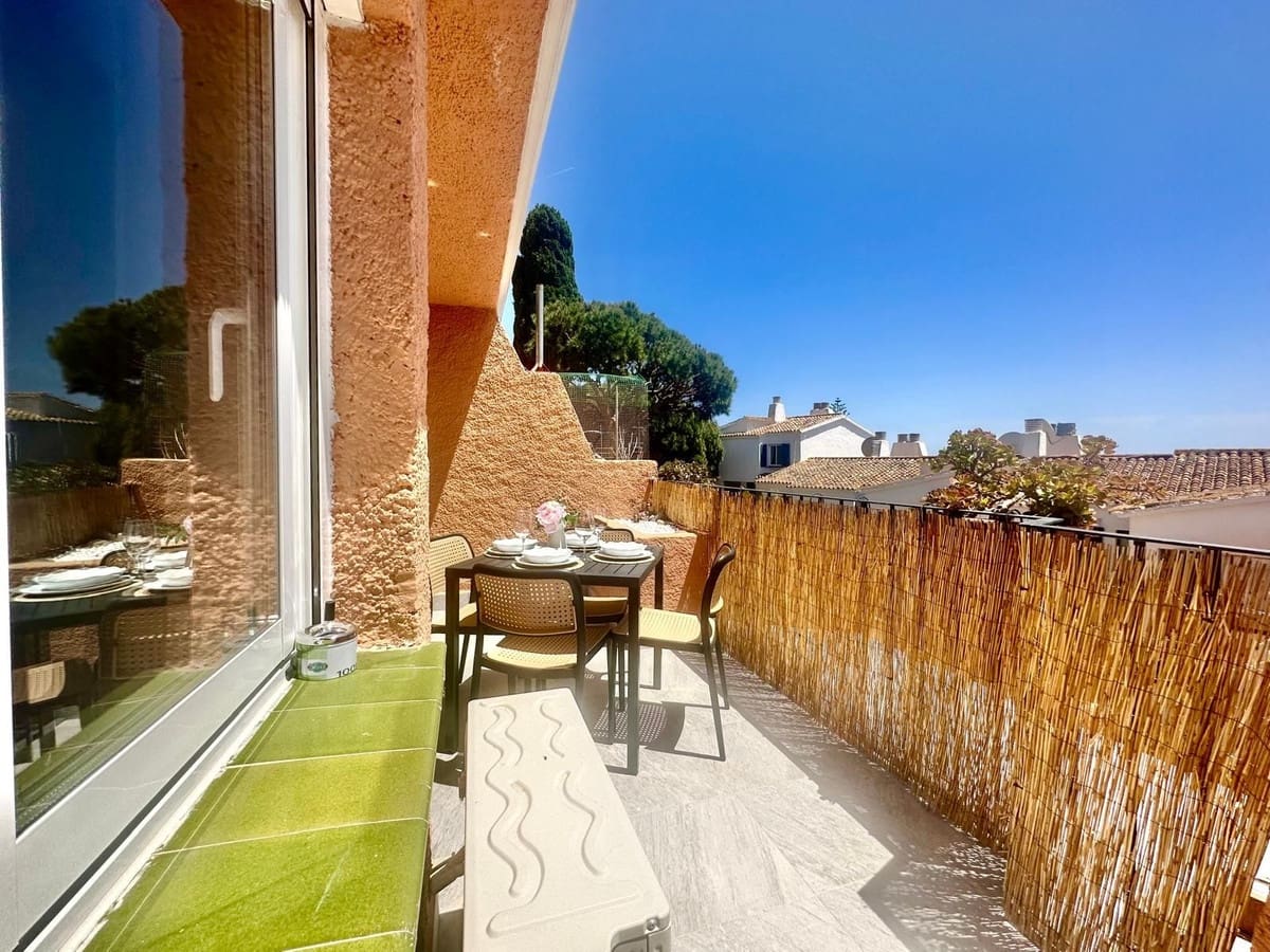 2 bedroom Beach Apartment for sale in Calahonda with garage - € 409,500 (Ref: 8292250)