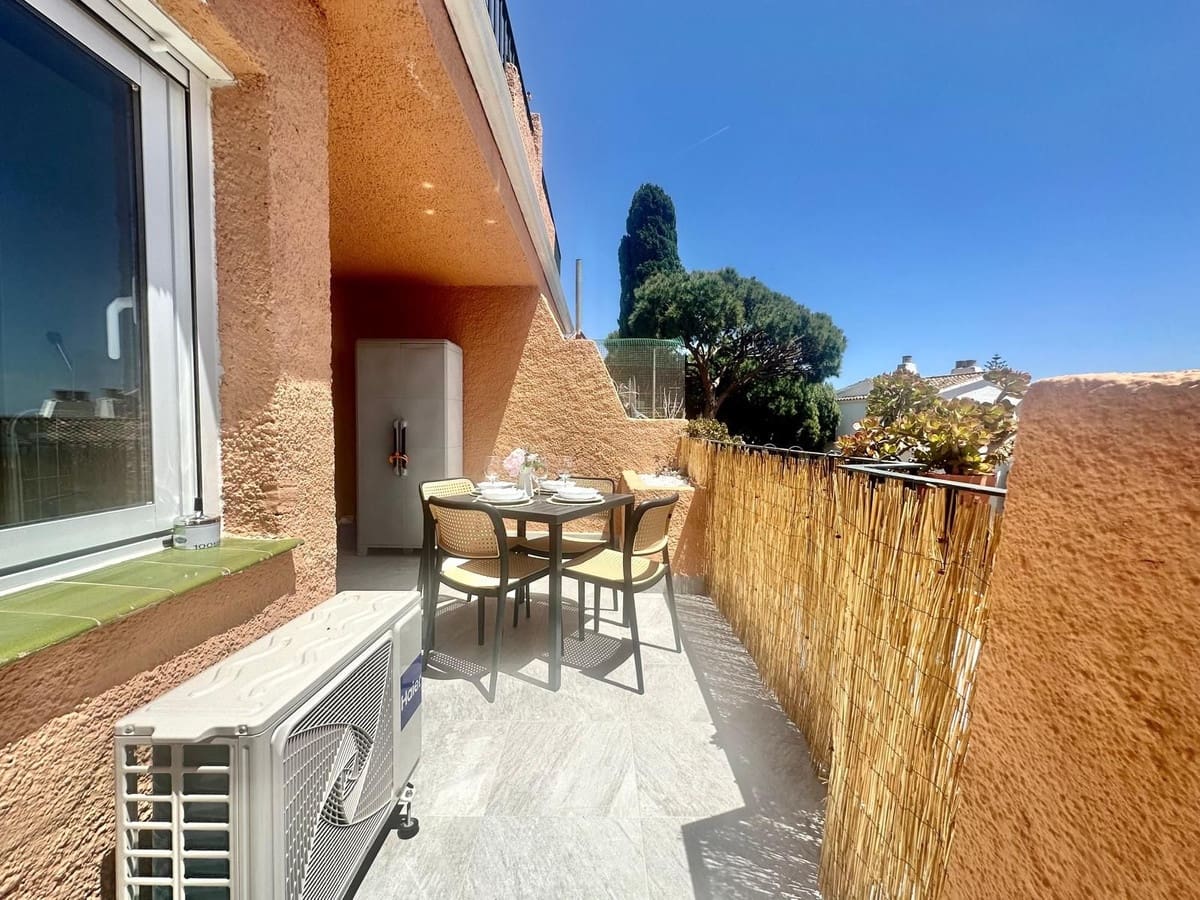 2 bedroom Beach Apartment for sale in Calahonda with garage - € 409,500 (Ref: 8292250)