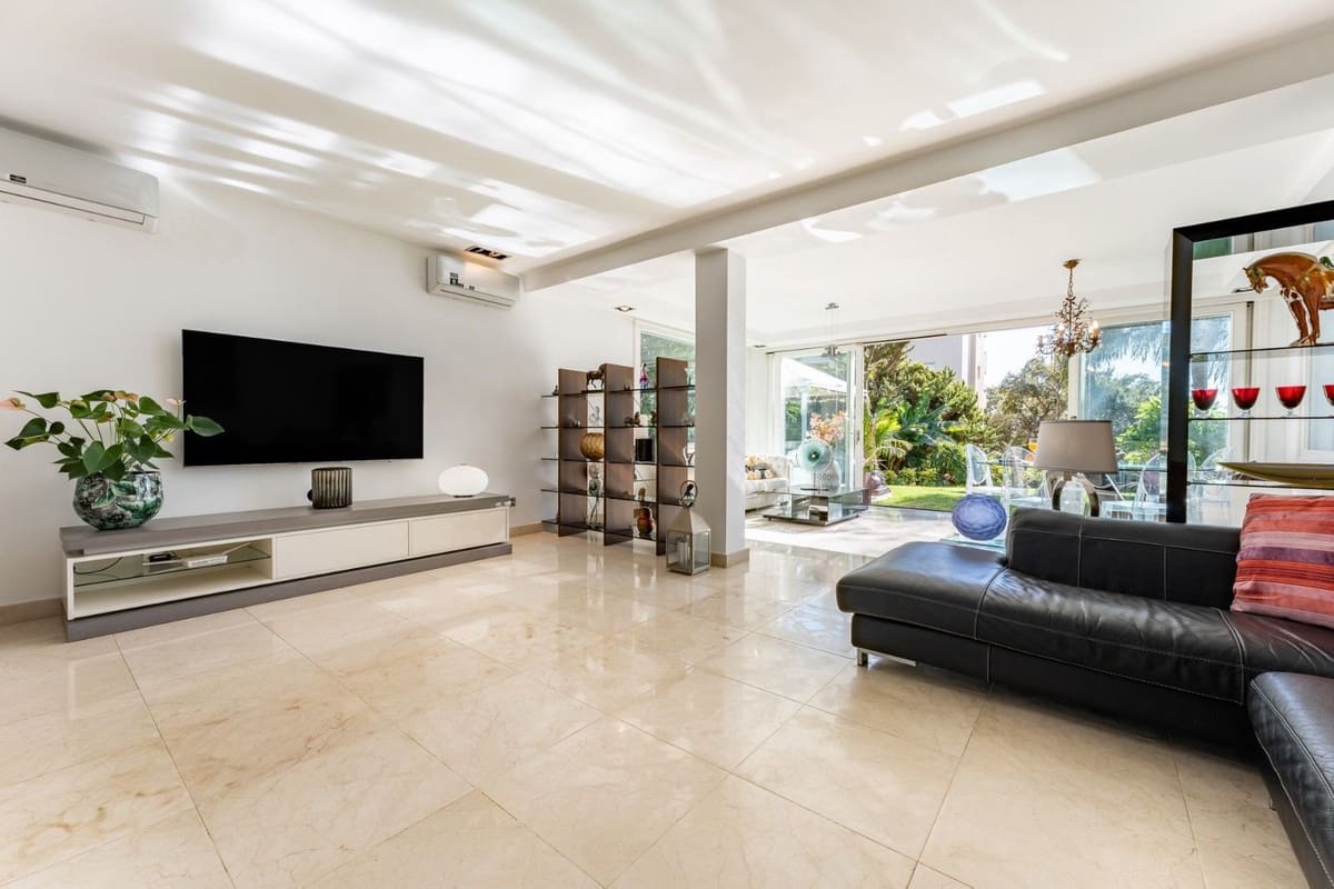 Chalet de 4 habitaciones en Calahonda en venta con piscina garaje - 899.000 € (Ref: 8488252)