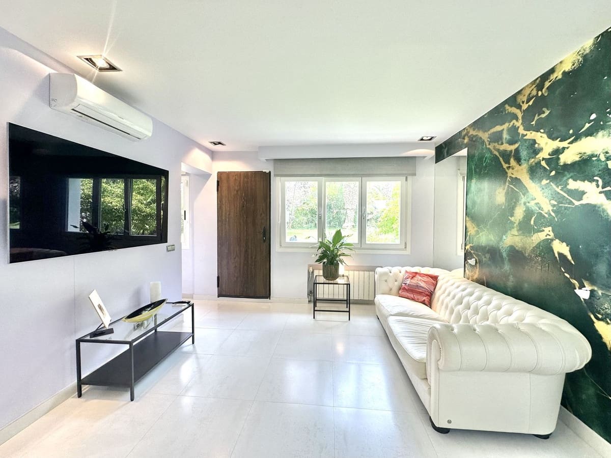 Chalet de 4 habitaciones en Calahonda en venta con piscina garaje - 899.000 € (Ref: 8488252)