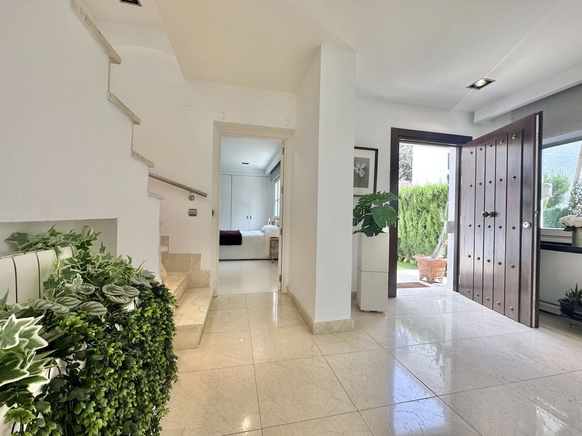 Chalet de 4 habitaciones en Calahonda en venta con piscina garaje - 899.000 € (Ref: 8488252)