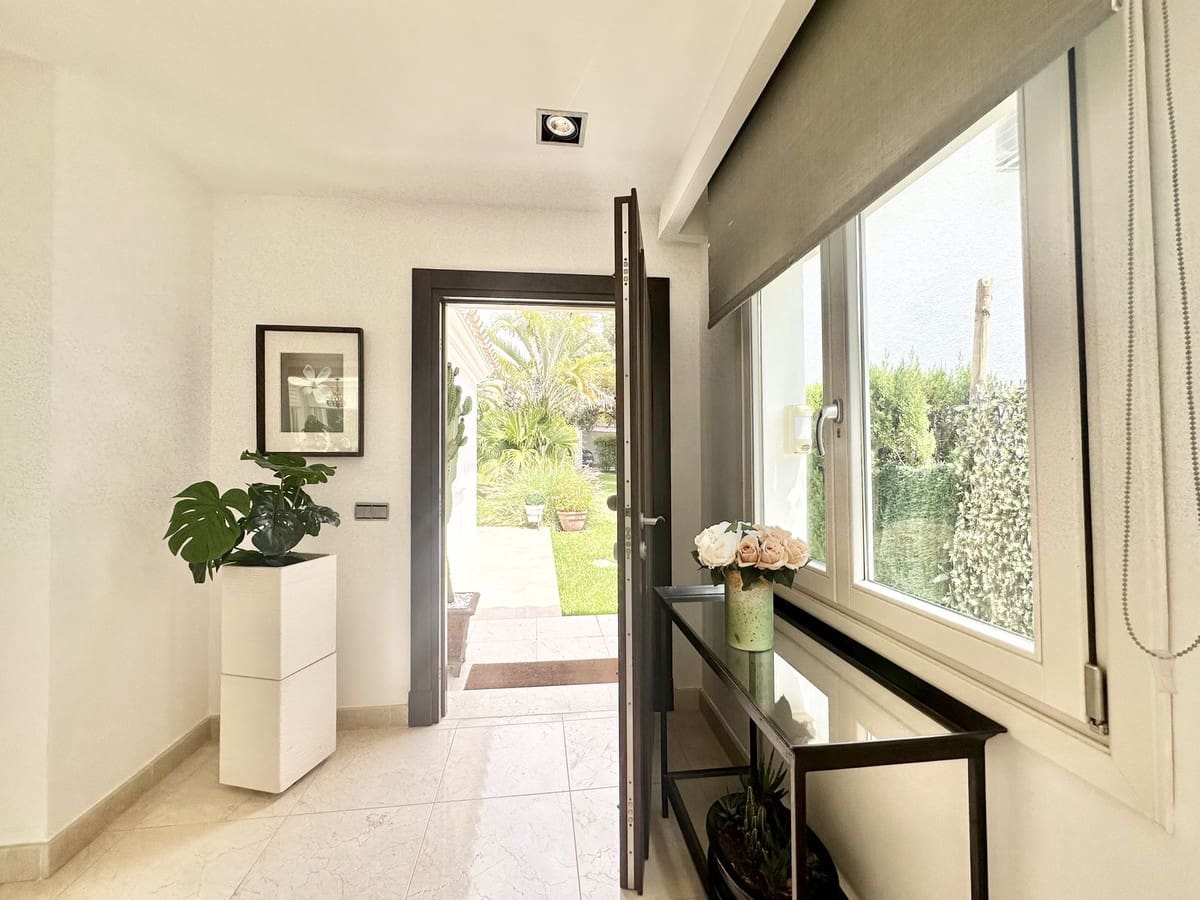 Chalet de 4 habitaciones en Calahonda en venta con piscina garaje - 899.000 € (Ref: 8488252)