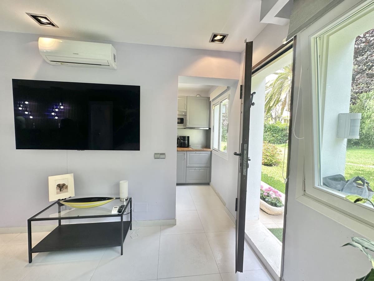 Chalet de 4 habitaciones en Calahonda en venta con piscina garaje - 899.000 € (Ref: 8488252)