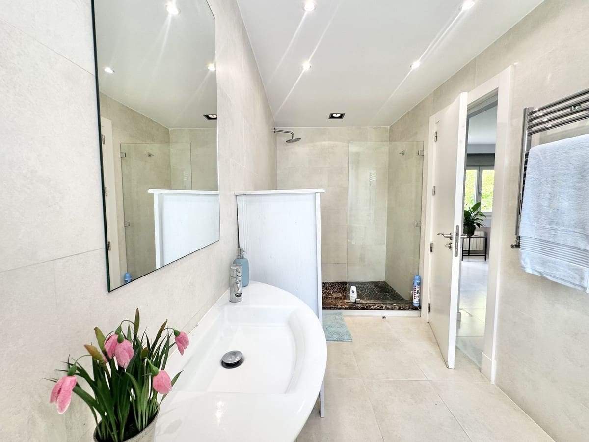 Chalet de 4 habitaciones en Calahonda en venta con piscina garaje - 899.000 € (Ref: 8488252)