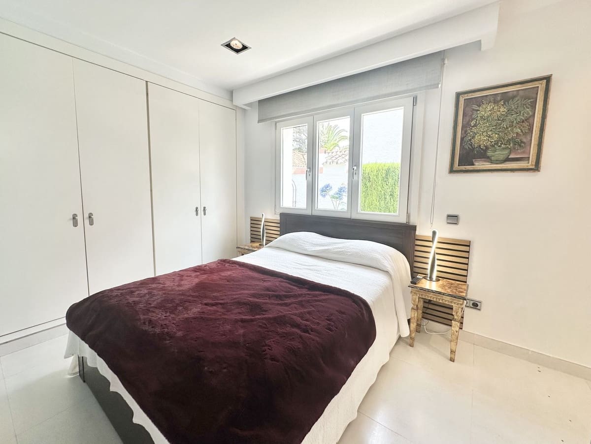 Chalet de 4 habitaciones en Calahonda en venta con piscina garaje - 899.000 € (Ref: 8488252)