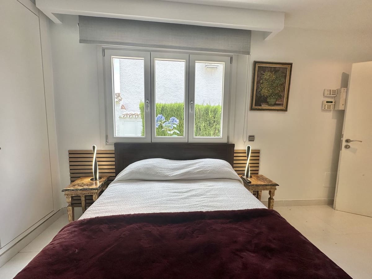 Chalet de 4 habitaciones en Calahonda en venta con piscina garaje - 899.000 € (Ref: 8488252)