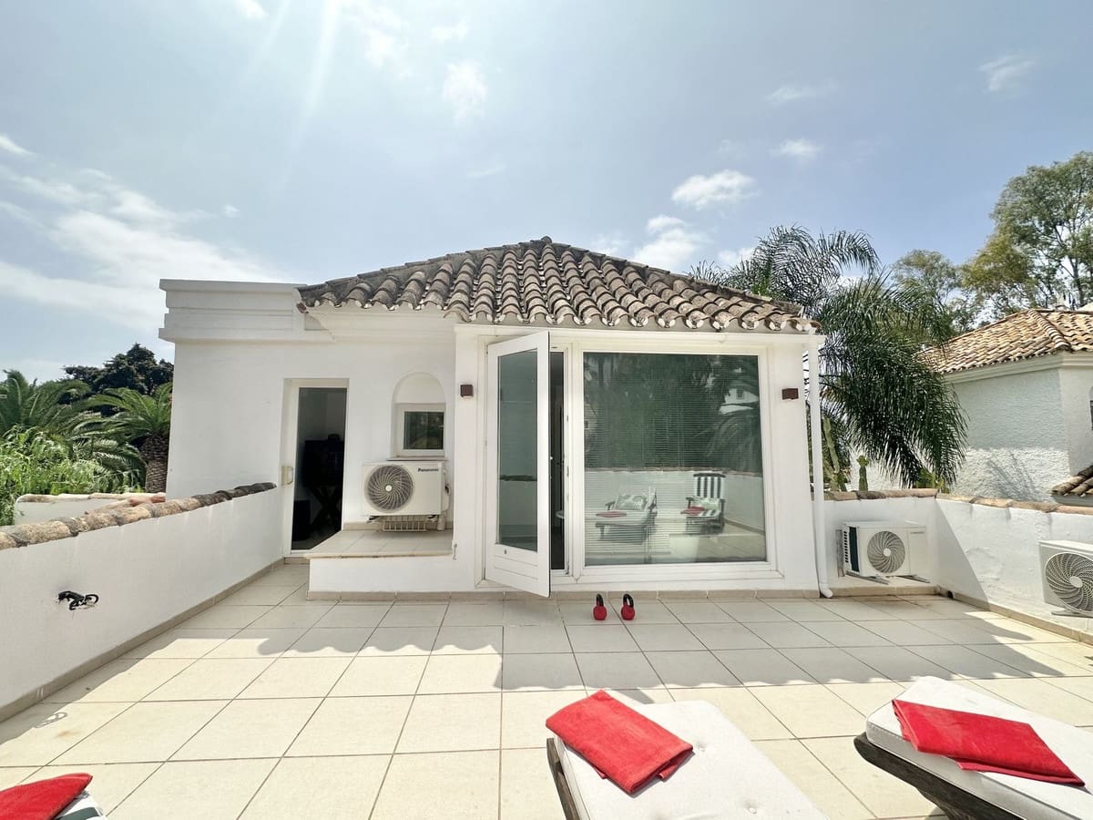 Chalet de 4 habitaciones en Calahonda en venta con piscina garaje - 899.000 € (Ref: 8488252)