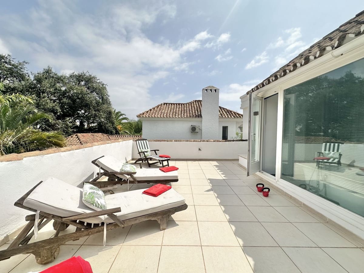 Chalet de 4 habitaciones en Calahonda en venta con piscina garaje - 899.000 € (Ref: 8488252)