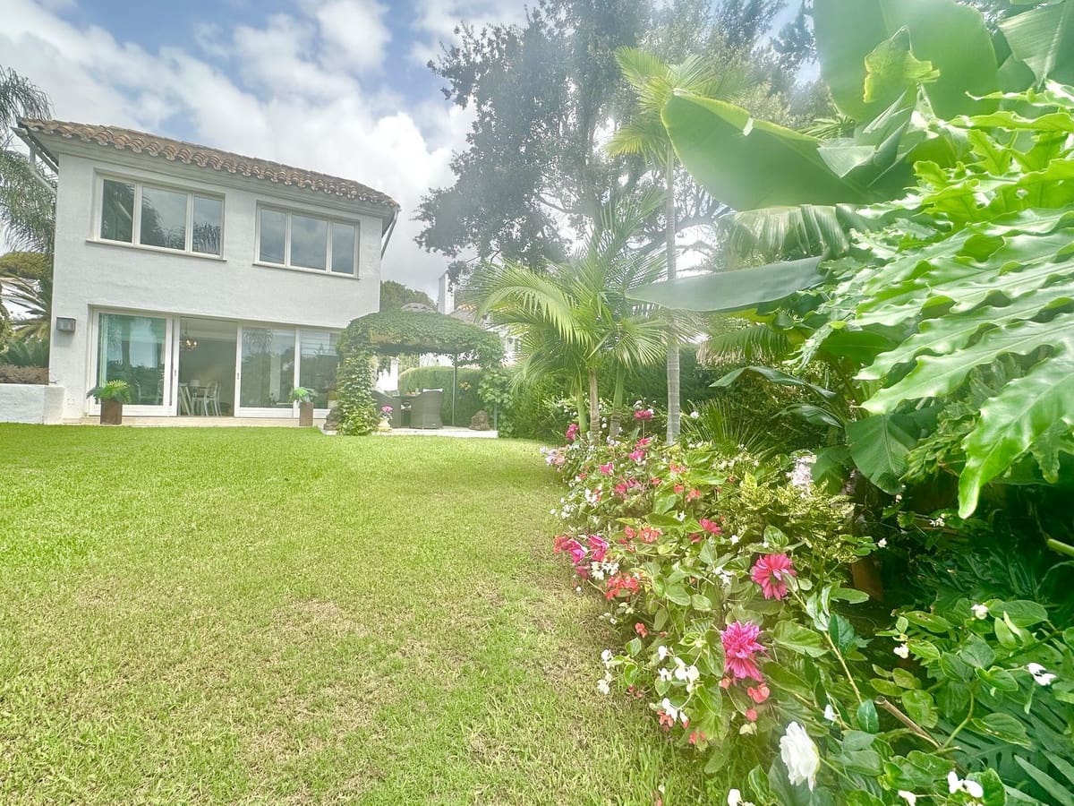 Chalet de 4 habitaciones en Calahonda en venta con piscina garaje - 899.000 € (Ref: 8488252)