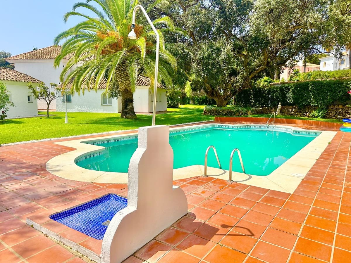 Chalet de 4 habitaciones en Calahonda en venta con piscina garaje - 899.000 € (Ref: 8488252)