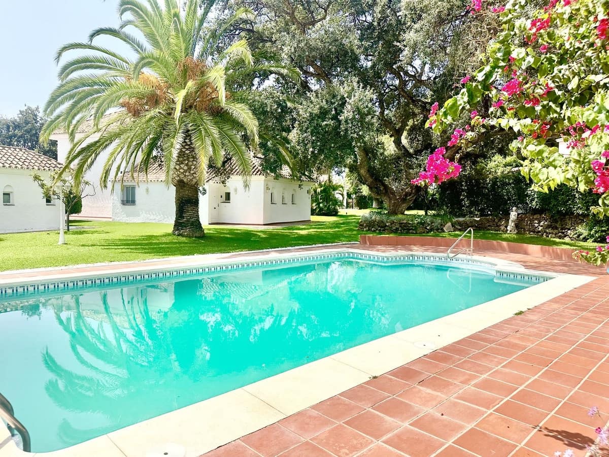 Chalet de 4 habitaciones en Calahonda en venta con piscina garaje - 899.000 € (Ref: 8488252)