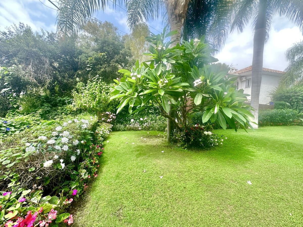 Chalet de 4 habitaciones en Calahonda en venta con piscina garaje - 899.000 € (Ref: 8488252)