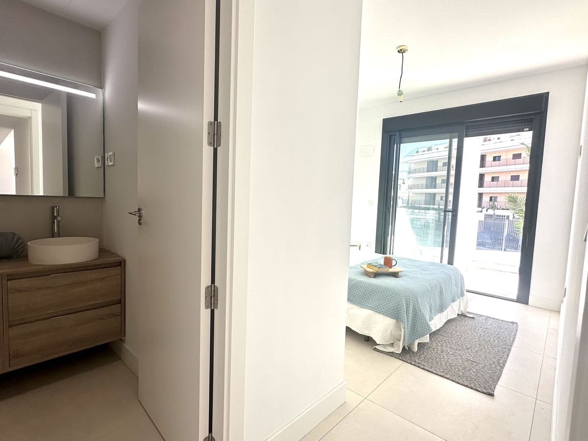 2 bedroom Apartment for sale in Fuengirola with pool garage - € 509,000 (Ref: 8678787)