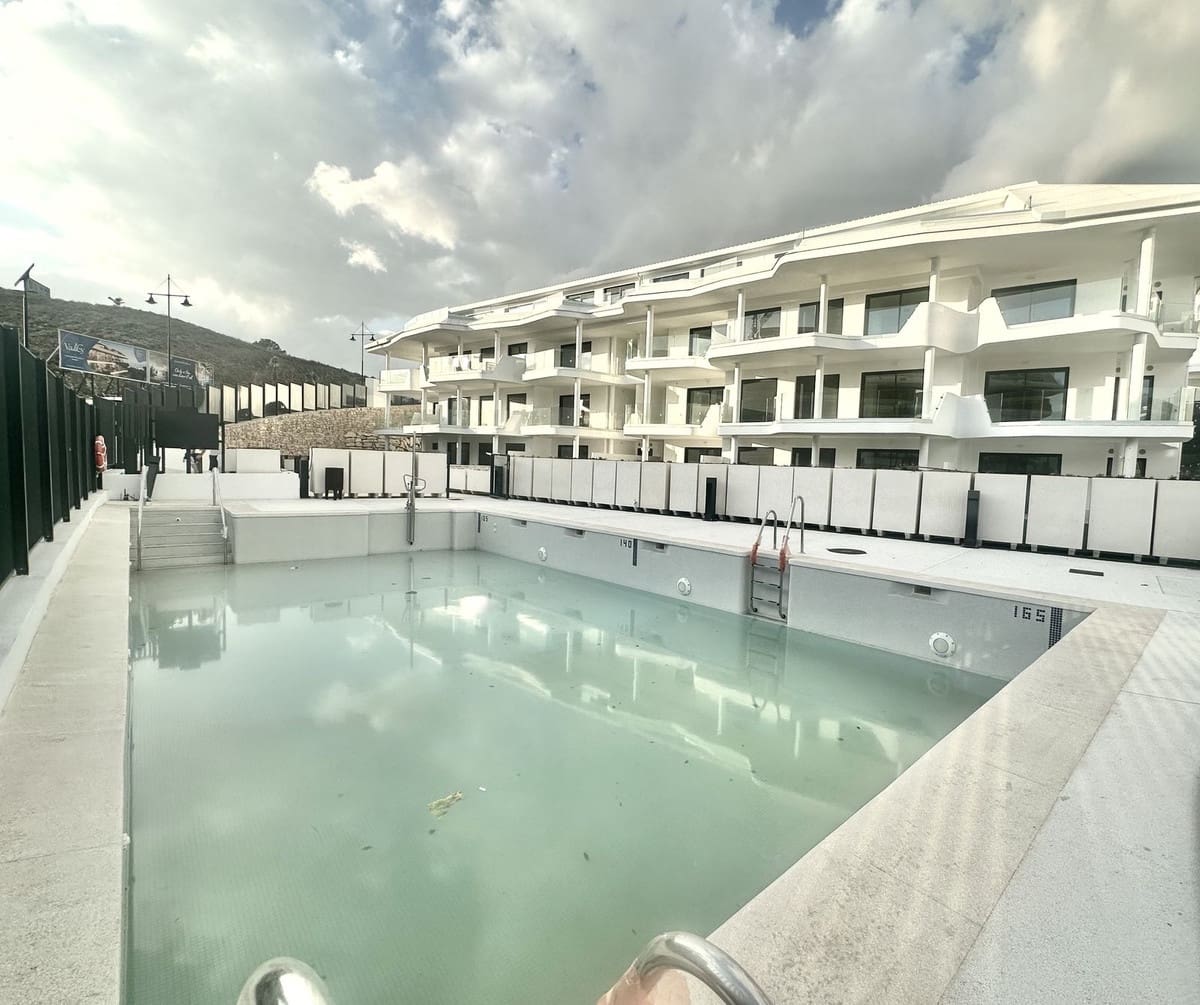 2 bedroom Apartment for sale in Fuengirola with pool garage - € 509,000 (Ref: 8678787)