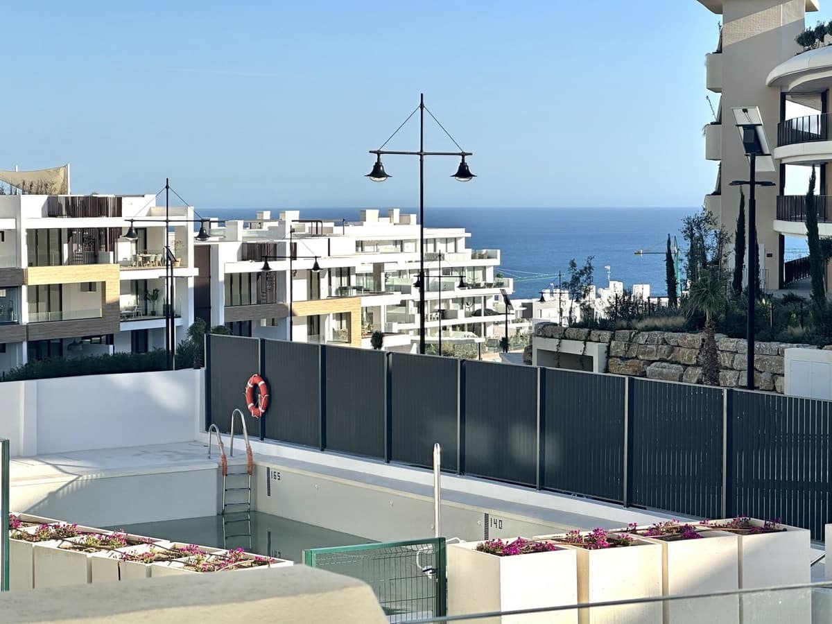 2 bedroom Apartment for sale in Fuengirola with pool garage - € 509,000 (Ref: 8678787)