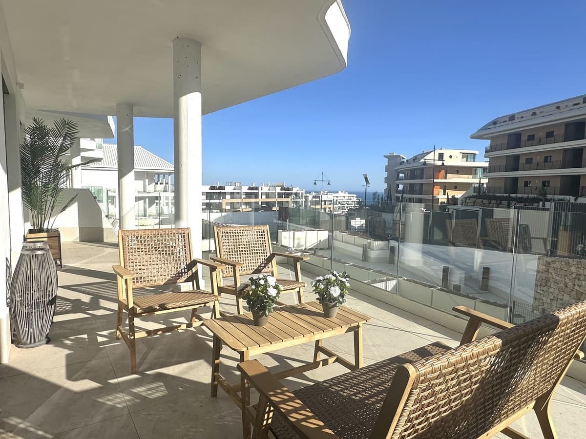 2 bedroom Apartment for sale in Fuengirola with pool garage - € 509,000 (Ref: 8678787)