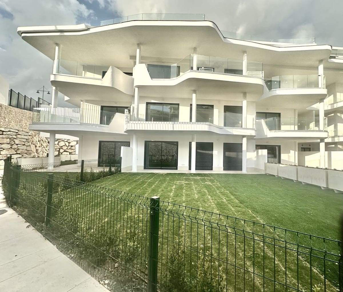 2 soverom Leilighet til salgs i Fuengirola med svømmebasseng garasje - € 509 000 (Ref: 8678787)