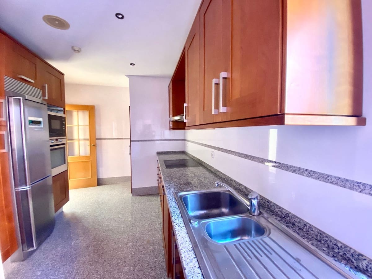 2 bedroom Penthouse for sale in Guadalmansa with pool garage - € 650,000 (Ref: 8744504)