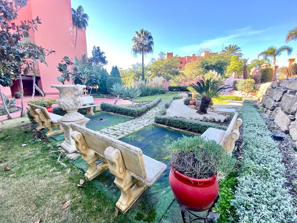 2 bedroom Penthouse for sale in Guadalmansa with pool garage - € 650,000 (Ref: 8744504)