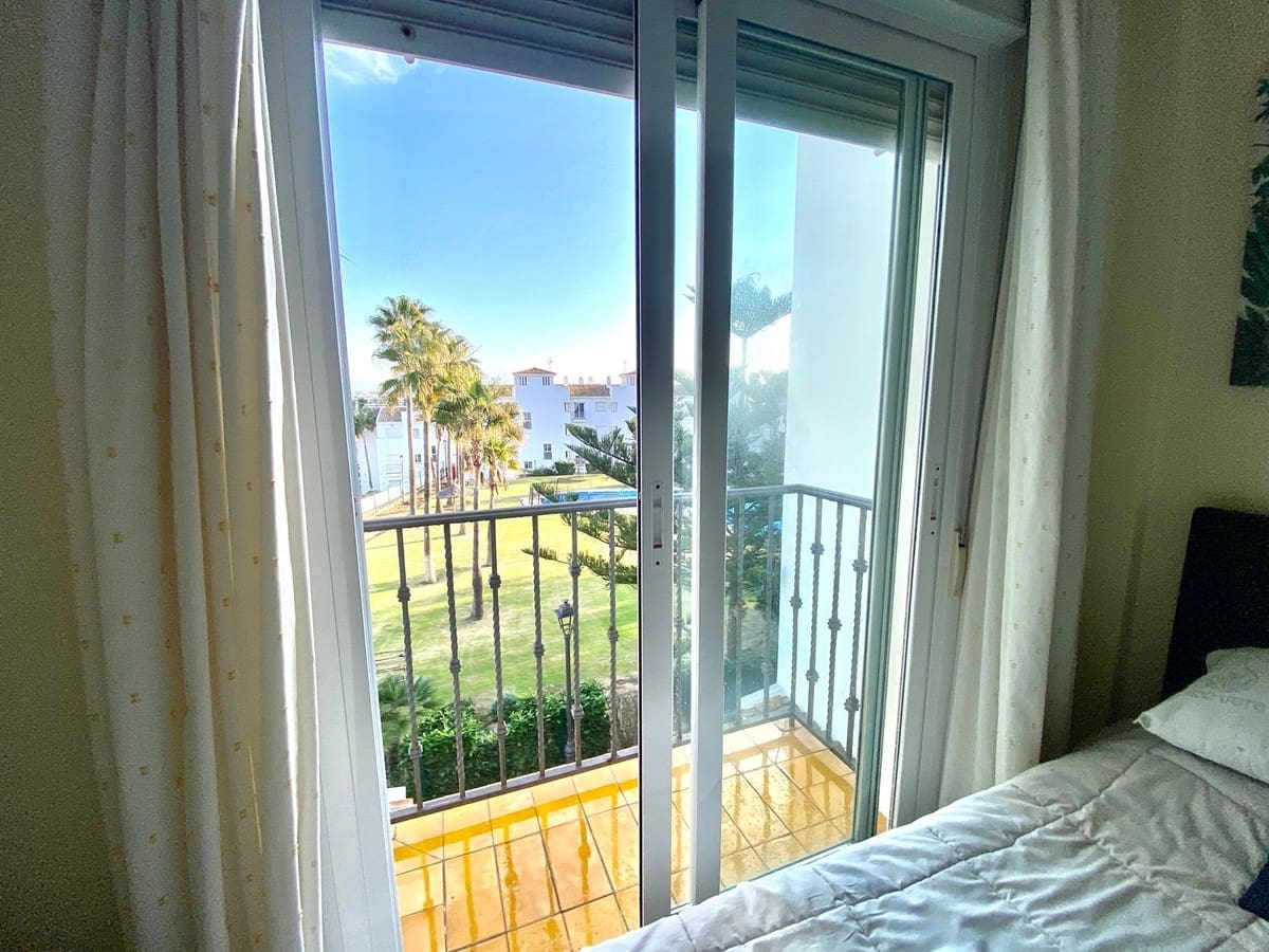 2 bedroom Apartment for sale in Manilva with pool - € 262,500 (Ref: 8754592)