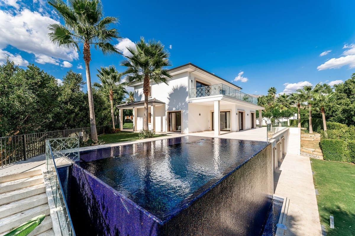 6 soveværelse Villa til salg i Nueva Andalucia med swimmingpool garage - € 6.495.000 (Ref: 8764551)