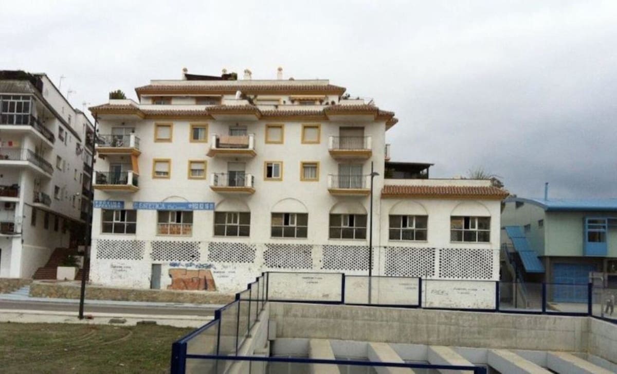 14 bedroom Apartment for sale in San Pedro de Alcantara with garage - € 1,680,000 (Ref: 8906141)