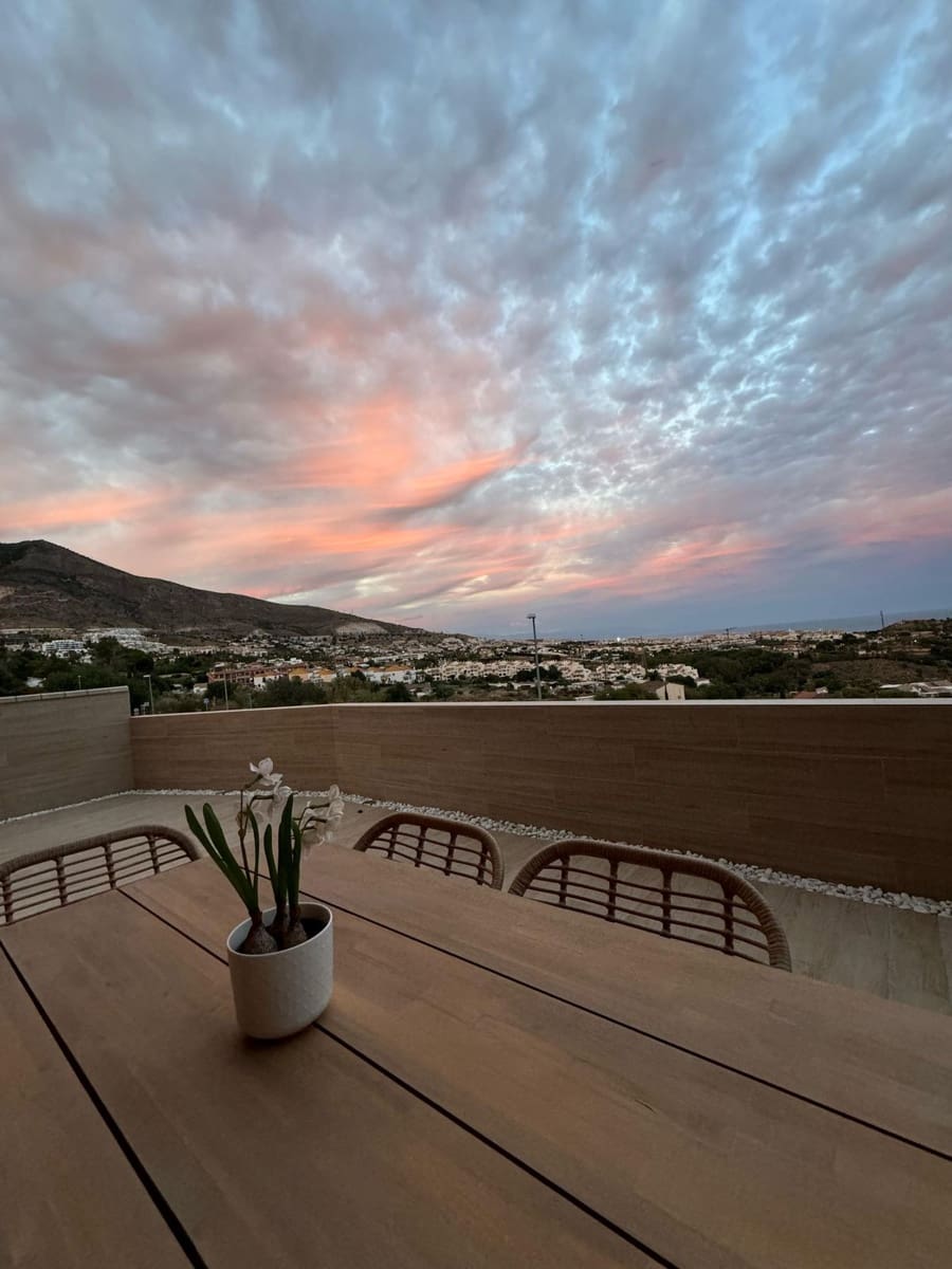 3 bedroom Townhouse for sale in Benalmadena with pool garage - € 795,000 (Ref: 8940995)