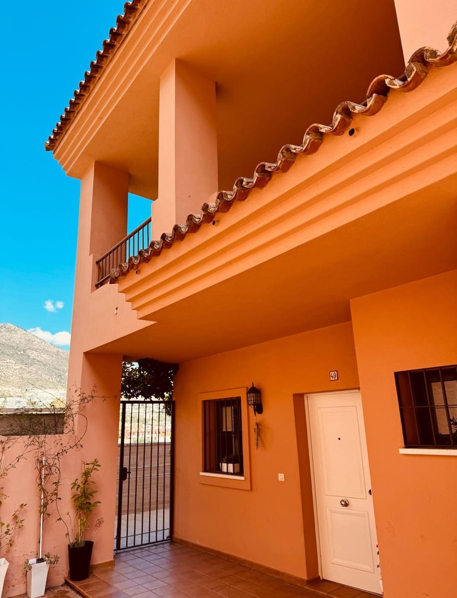 3 bedroom Townhouse for sale in Benalmadena with pool garage - € 795,000 (Ref: 8940995)