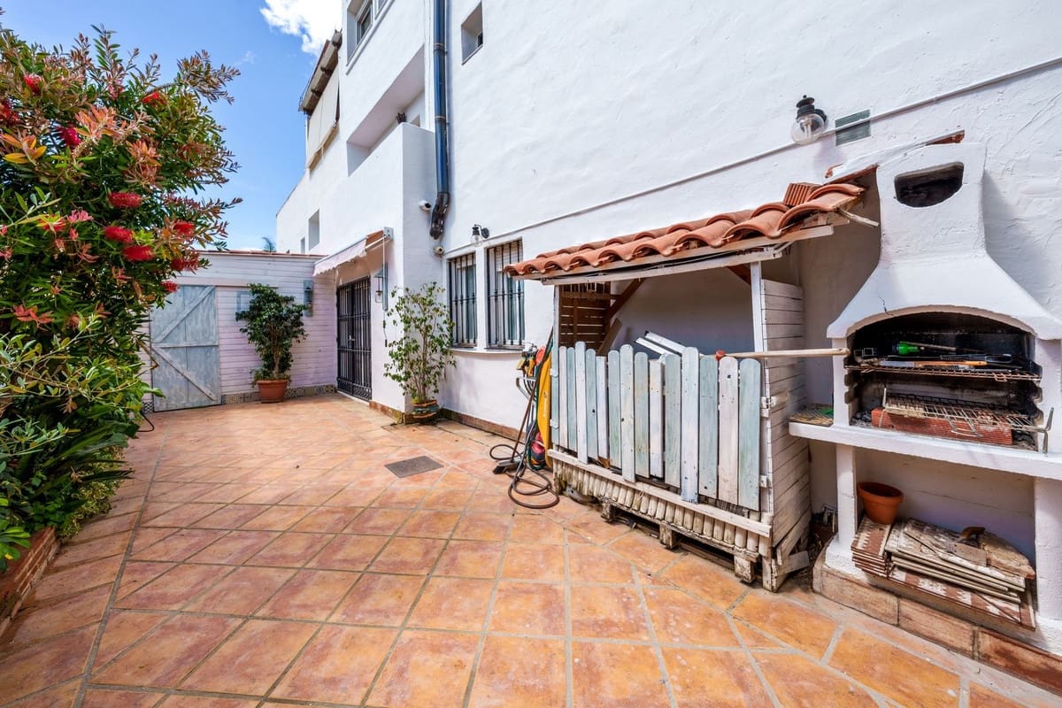 3 soverom Kjedet enebolig til salgs i Marbella med svømmebasseng - € 790 000 (Ref: 8983857)
