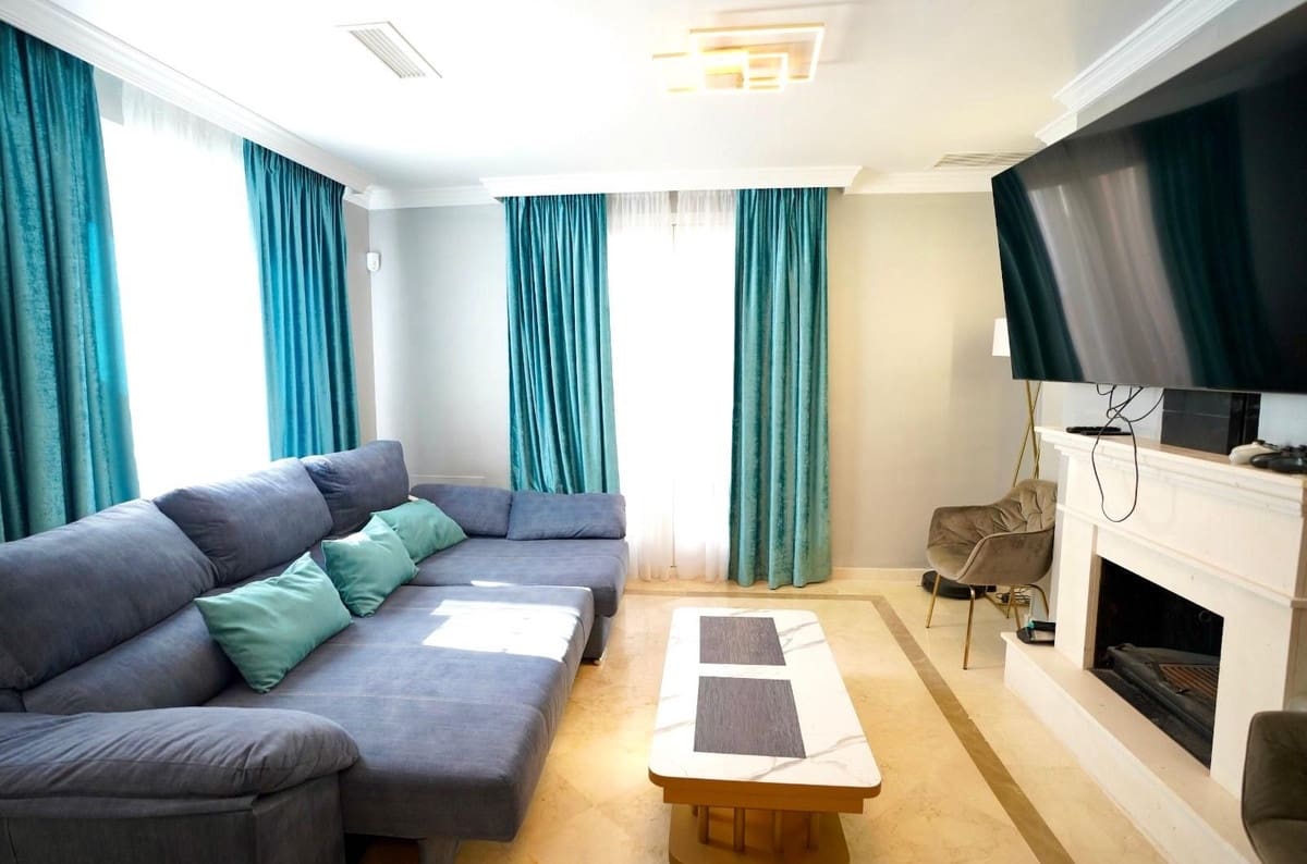 2 sovrum Semi-fristående Villa till salu i Nueva Andalucia med pool garage - 750 000 € (Ref: 9004173)