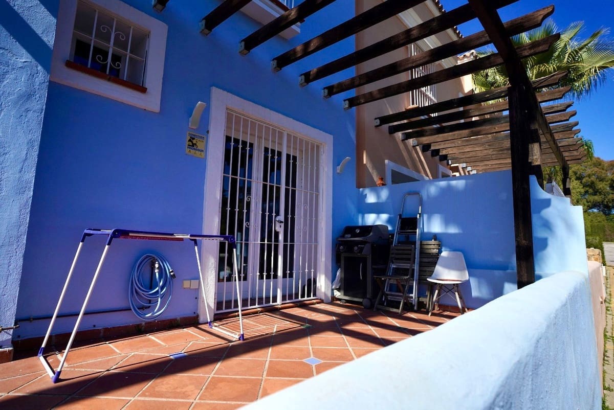 2 sovrum Semi-fristående Villa till salu i Nueva Andalucia med pool garage - 750 000 € (Ref: 9004173)