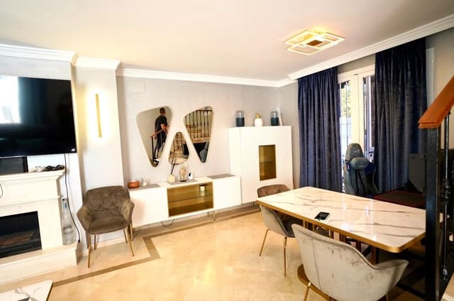 2 chambre Villa/Maison Semi-Mitoyenne à vendre à Nueva Andalucia, Marbella avec piscine garage - 720 000 € (Ref: 9004173)